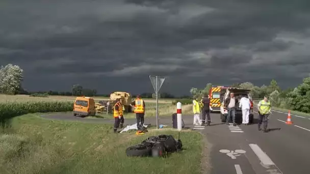 Motard VS moissonneuse-batteuse