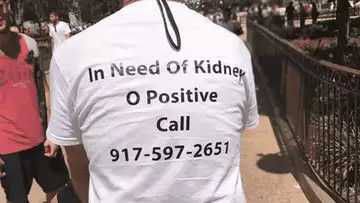 Un hombre recibe un riñón gracias a una camiseta