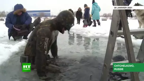 Nouveau record du monde : un Russe nage 100 mètres sous une couche de glace en apnée