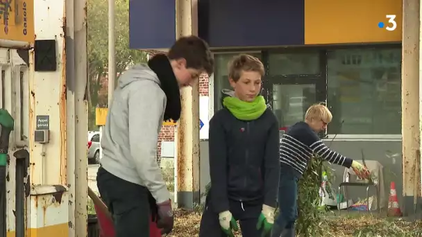 Dunkerque : l'artiste "Anonyme" transforme les ruines d'une station-service en jardin partagé