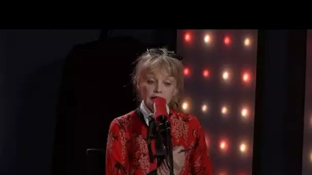 Arielle Dombasle et les voitures