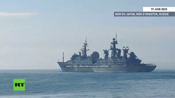 Des navires de la flotte détruisent des cibles lors d'exercices dans les mers du Japon et d'Okhotsk