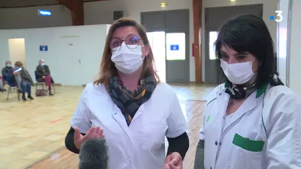 Vendée : ils vaccinent contre le COVID sans salaires