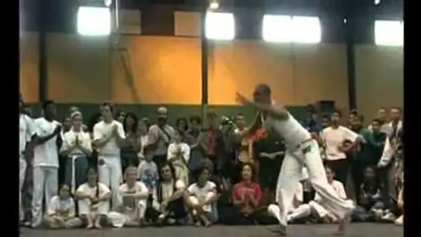 Capoeira 100 % Regional par le groupe Senzala