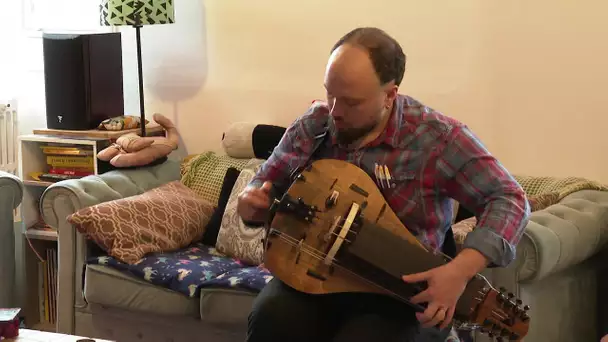 Musique : L'Américain Brian Mc Coy et sa vielle à roue à Poitiers