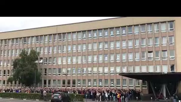 Hommage au lycée Malherbe de Caen pour la professeure agressée par un élève avec un couteau