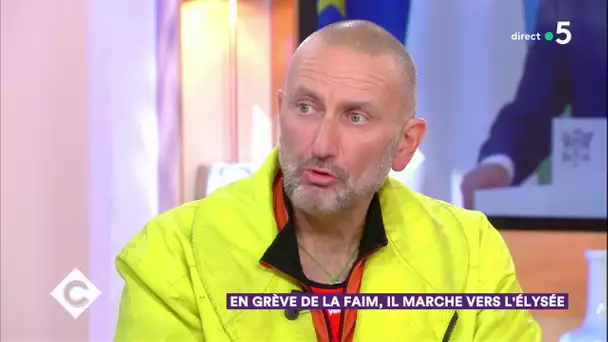 En grève de la faim, il marche vers l'Élysée - C à Vous - 28/11/2018