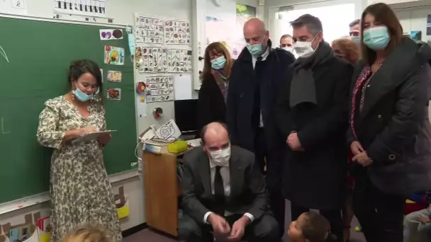 Jean Castex et Jean-Michel Blanquer chantent "Vive le vent" avec des enfants