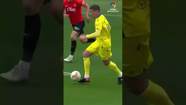 Rubén Alcaraz' curling shot! ⚽ 💫  #shorts #laligasantander #cádiz