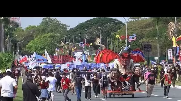 Philippines : une effigie du président Duterte détruite lors d'une marche à Manille
