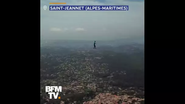 Dans les Alpes-Maritimes, 20 acrobates se lancent sur une slackline à 300 mètres du sol