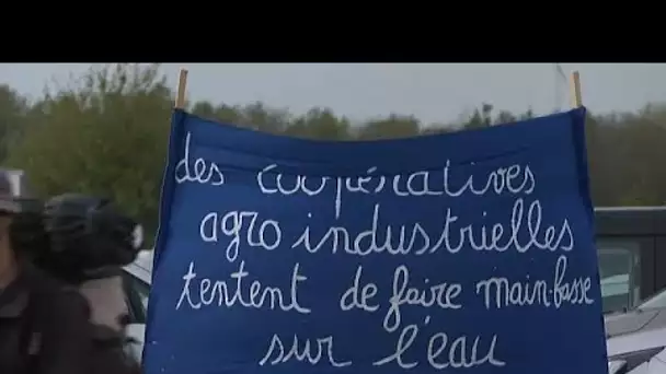 France : encore 2 000 personnes rassemblées contre la "bassine" à Sainte-Soline