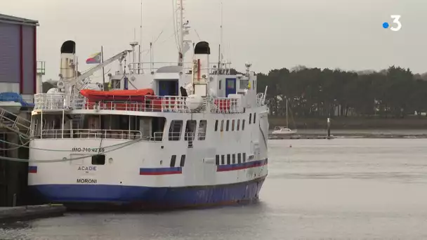 Clap de fin pour le ferry l'Acadie en Bretagne, qui prend la direction des Comores
