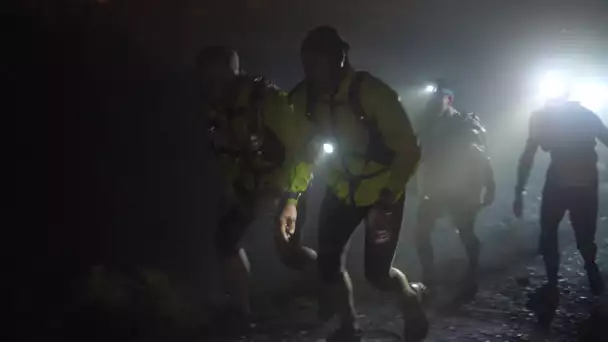 Trail des pyramides noires : le début de la course dans la nuit et sous la pluie