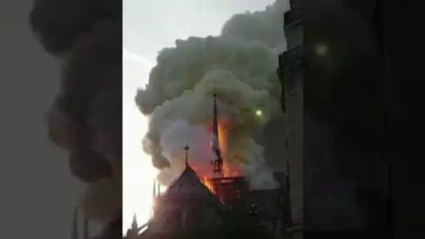 IMAGES EFFROYABLES DE L'INCENDIE A LA CATHEDRALE NOTRE DAME A PARIS