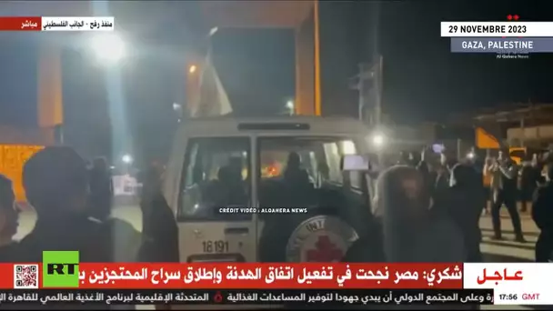 Deux femmes otages russo israéliennes arrivent au point de passage de Rafah en Égypte après avoir ét