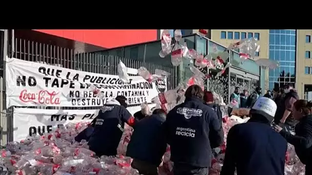 Recyclage des déchets : manifestation à Buenos Aires devant le siège de Coca-Cola