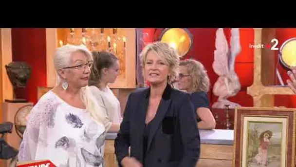 Elle emmène un faux tableau dans Affaire Conclue !