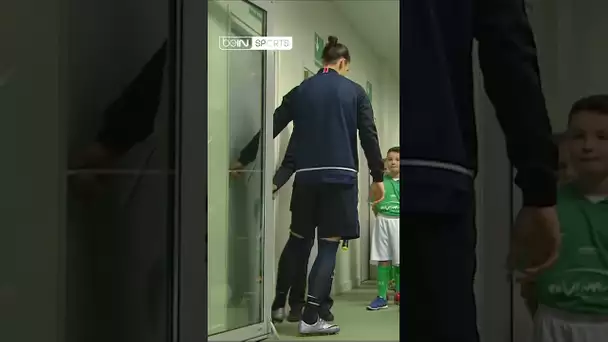 🤣😂 Quand Zlatan "traverse" une porte ! #Shorts