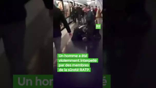 A Paris, un homme brutalement interpellé dans le métro pour avoir abaissé son masque
