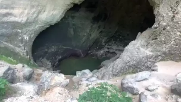 Sècheresse dans le Vaucluse : le gouffre de Fontaine-de-Vaucluse au niveau zéro