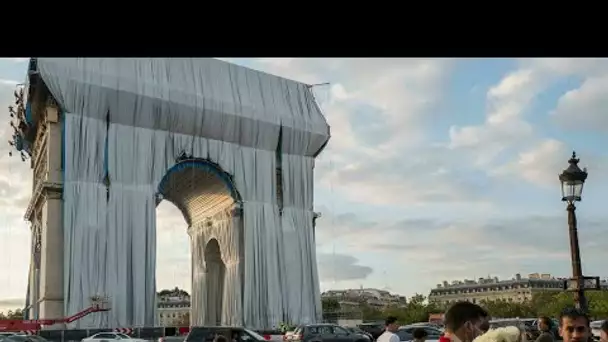 L'empaquetage de l'Arc de Triomphe, œuvre posthume de Christo, a commencé • FRANCE 24