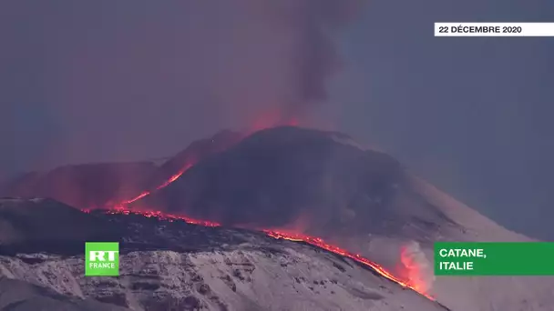 Italie : une gigantesque fontaine de lave éjecté par le volcan Etna