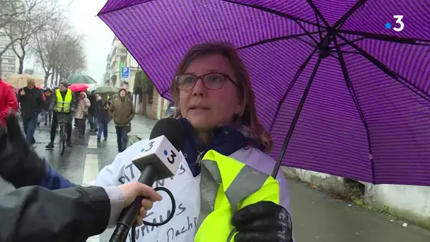 Grève du 17 décembre : interview d'une infirmière dans la rue au Havre