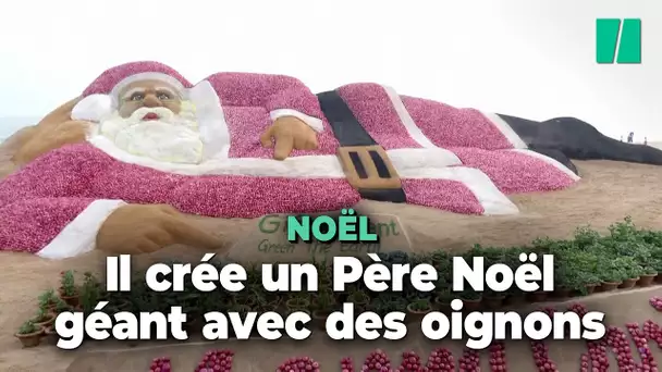 Il recrée un Père Noël géant avec du sable et des oignons sur la plage