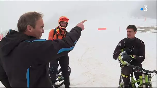 Les premiers VTT sur les pistes d&#039;Ax 3 Domaines