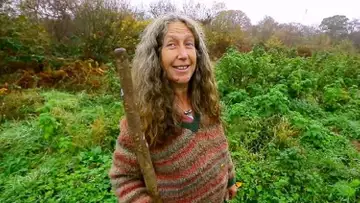 Cette femme a décidé de quitter la ville et de vivre en autonomie dans la forêt