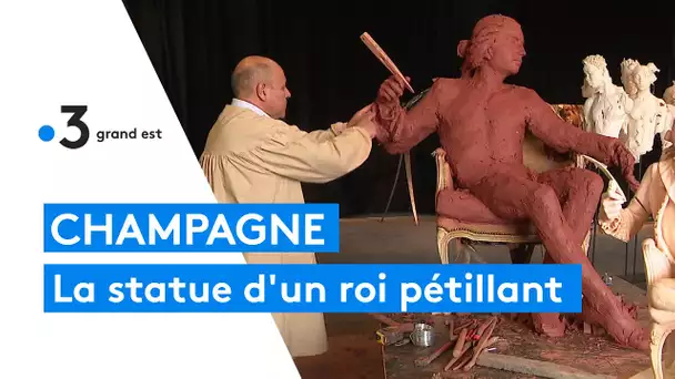 Une statue en bronze de Louis XV à la maison de Champagne de Venoge