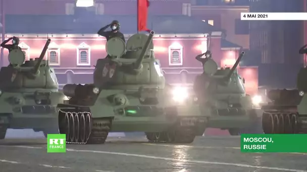 Russie : deuxième répétition nocturne du défilé militaire du 9 mai à Moscou