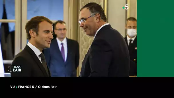 Vu du 18/07/23 - Macron décore le P.D.G. de Total