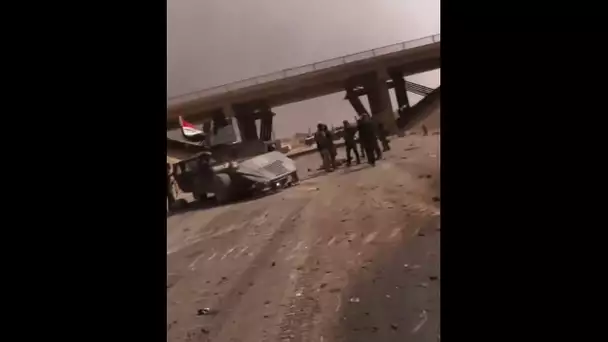 Avec les soldats irakiens qui combattent les voitures piégées