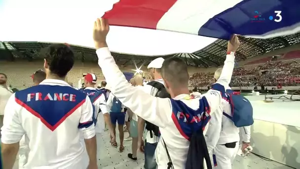 La délégation française lors du défilé des nations des Gay Games 2018 à Paris