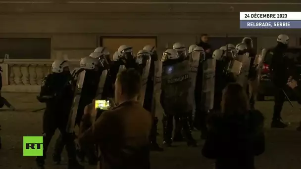 🇷🇸  Belgrade : des émeutiers tentent de prendre d'assaut l'hôtel de ville, la police intervient