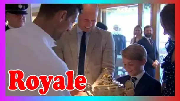 Prince George met main sur trophée de Wimbledon alors que William pl@ide 'Ne le laisse pas tomber!'