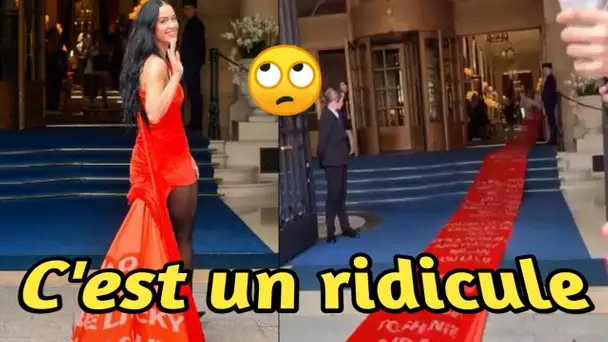 Katy Perry éblouit la Fashion Week de Paris avec une robe de 100 mètres ornée des paroles de son ...