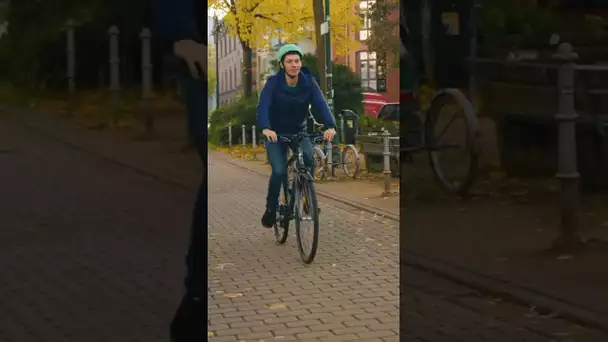 Un casque de vélo gonflable