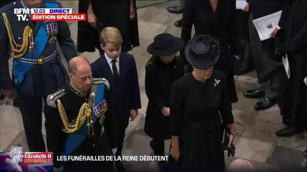 Le prince George et la princesse Charlotte défilent derrière le cercueil de leur grand-mère