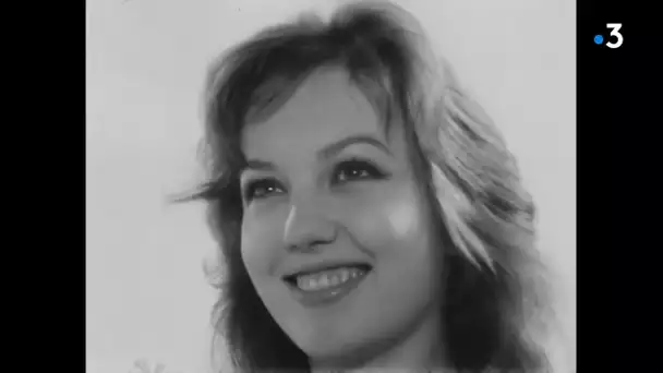 Mylène Demongeot au Festival de Cannes 1959, au micro de François Chalais