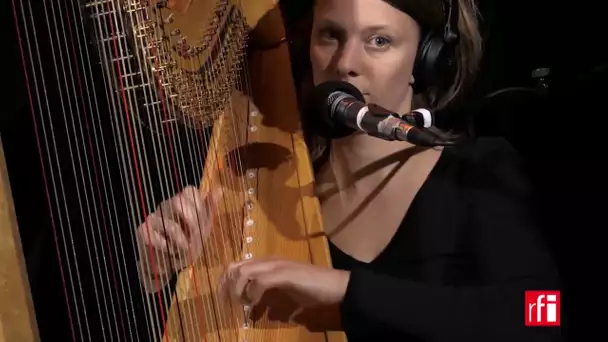 L’Etrangleuse chante "Doesn't matter" dans Musiques du monde