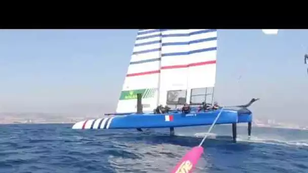 La rencontre entre un kite-surf et le catamaran F50 de l'équipe de France