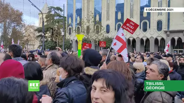 Des milliers de Géorgiens dénoncent le pass sanitaire dans les rues de Tbilissi