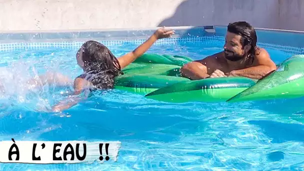 BATAILLE DE BOUÉE DANS LA PISCINE 😂