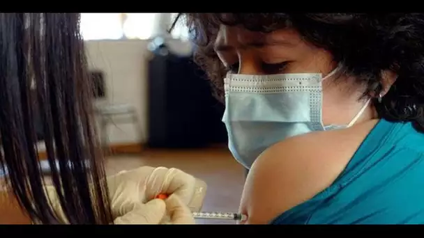 Omicron : bientôt une troisième dose de vaccin pour les adolescents ?