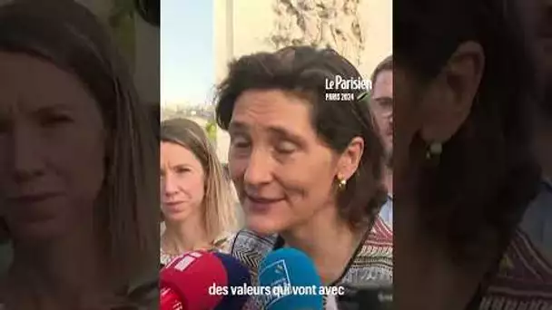 Paris :  les « Agitos », symbole des Jeux paralympiques, accrochés sur l’Arc de Triomphe