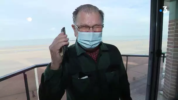 Vaccination COVID : Portrait d'un monsieur de 90 ans à Dunkerque.
