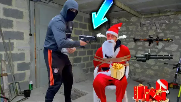 ON A TORTURÉ LE PÈRE NOEL ! 😭⚠️ ( Il nous cherche partout)